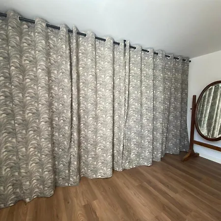A Laurent D'aigouze, Simple Et Tranquille Apartamento