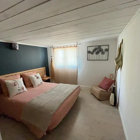 A Laurent D'aigouze, Simple Et Tranquille Apartamento