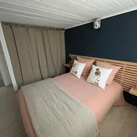 A Laurent D'aigouze, Simple Et Tranquille Apartamento *